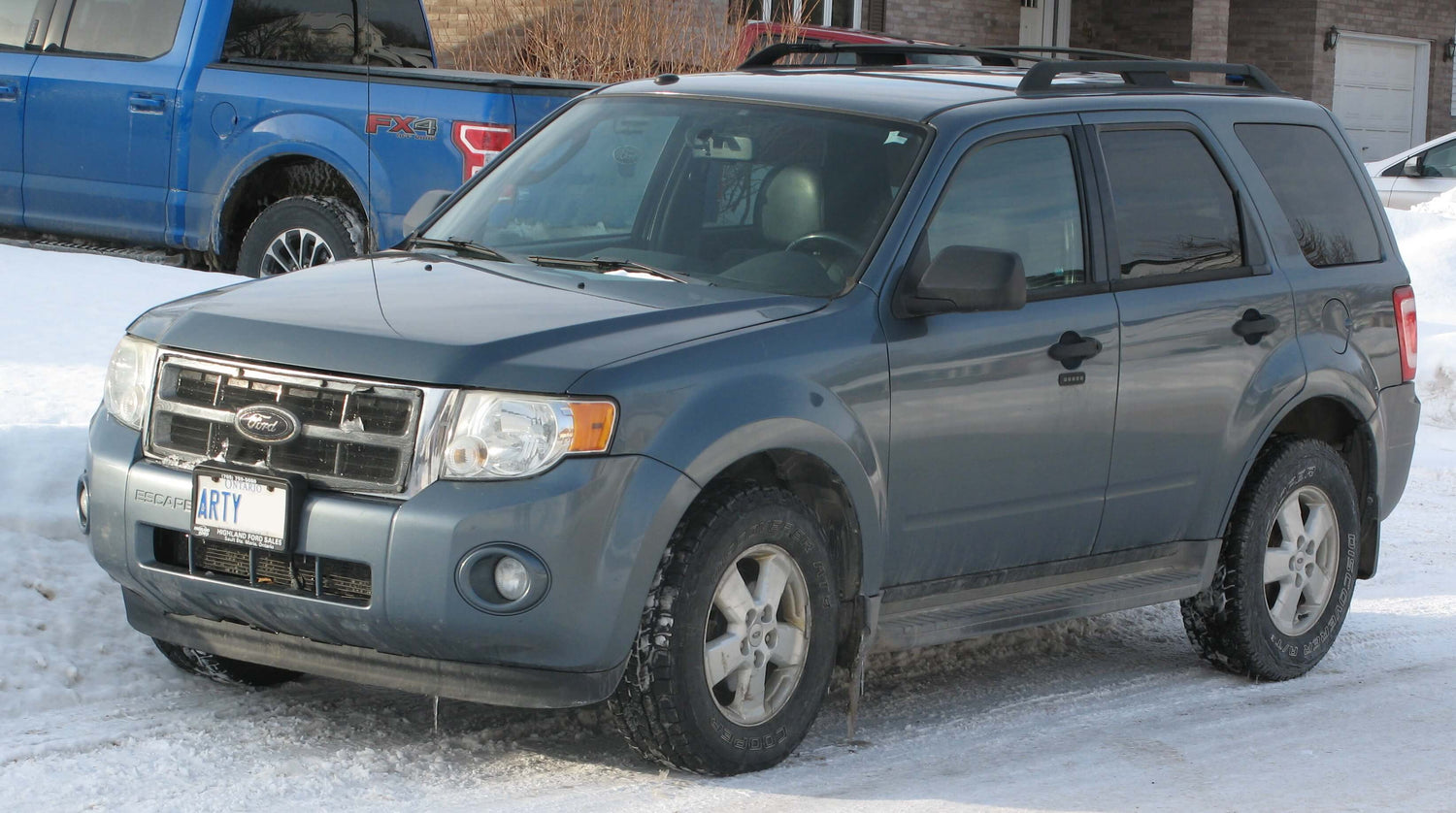 <a href="https://commons.wikimedia.org/wiki/File:2010_Ford_Escape_XLT,_Front_Left,_02-18-2021.jpg">SsmIntriga</a>, CC BY-SA 4.0, via Wikimedia Commons